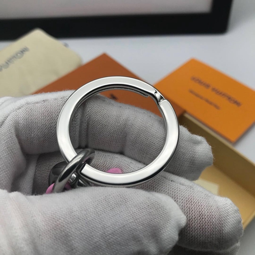 ブランドキーホルダー着用イメージ